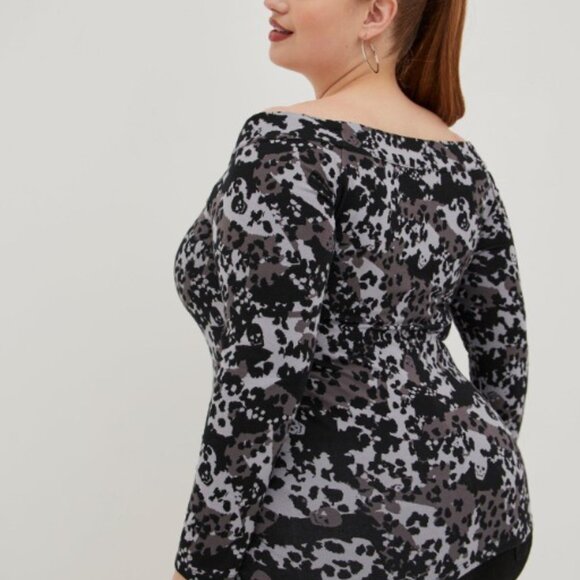 Torrid size 4LoveSick Cold Shoulder Keyhole Tee - Super Soft Black Hiding Skulls - Picture 4 of 10